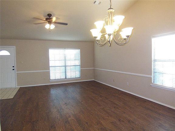 5th image of 3004 Canterbury Ln