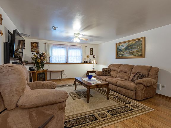 5th image of 7834 La Crosse Ave