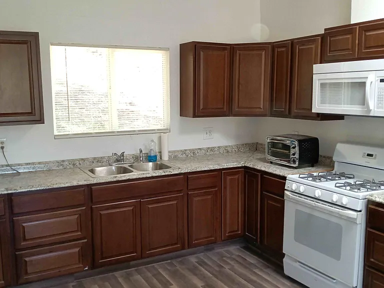 1514 Ewing St — Photo 4
