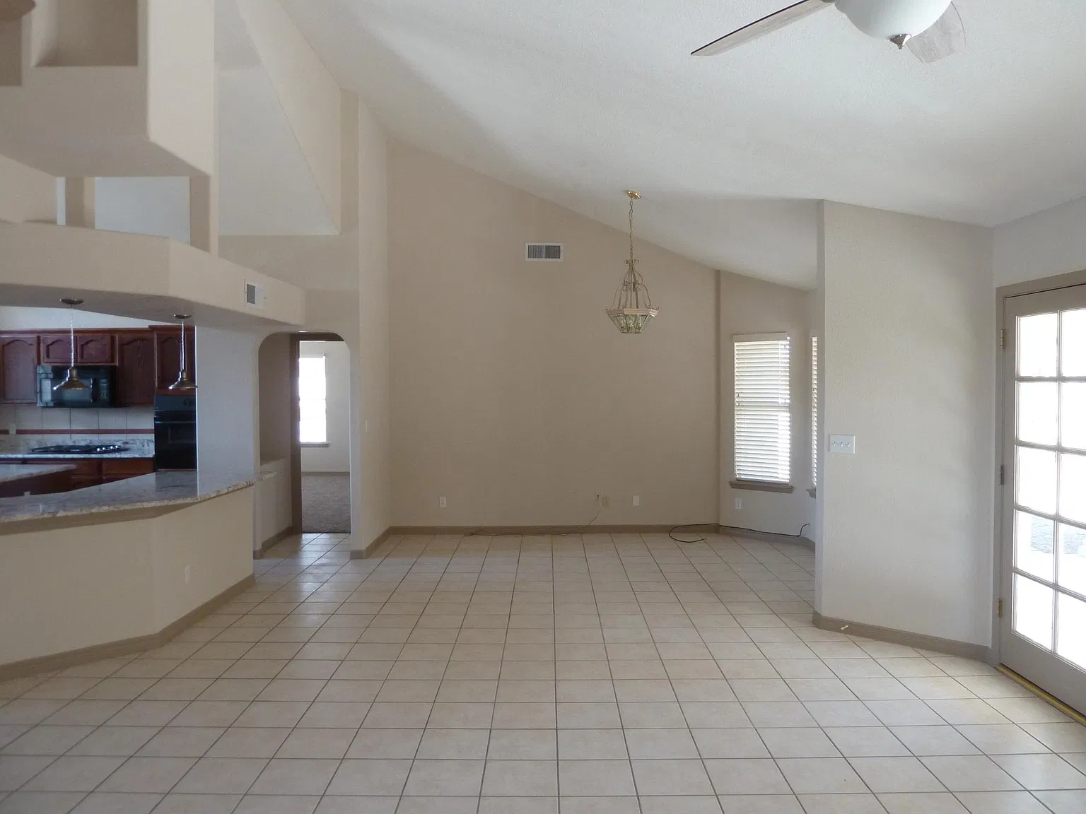 3 bed, 1817 sqft, $2,100 — Photo 3