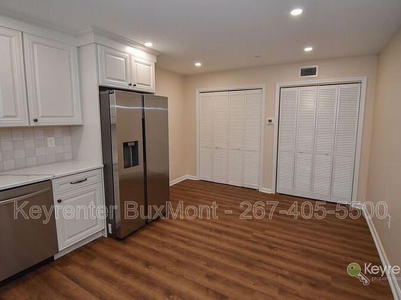 3rd image of 4 W Oakland Ave #2A