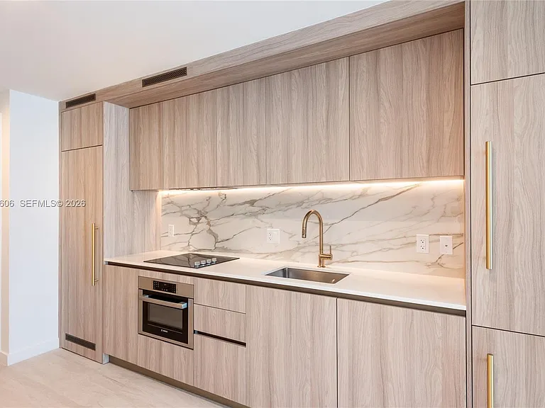 77 SE 5th St #1813 — Photo 2