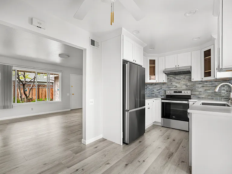 661 Harvard Ave #1 — Photo 6