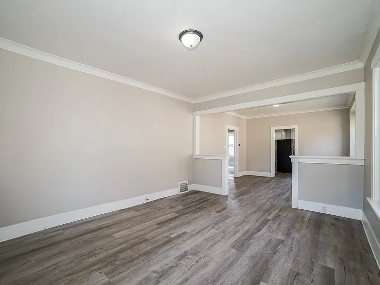 1468297_019_living_room_13620456.jpg
