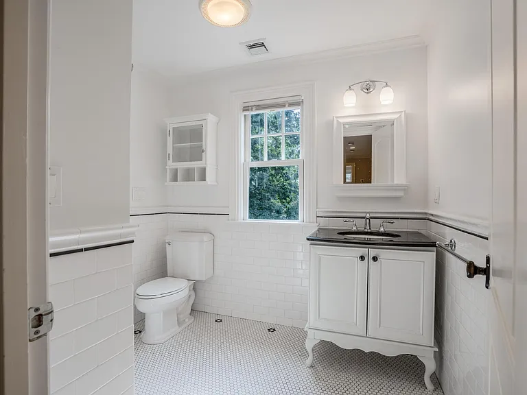 52 N Border Rd — Photo 18