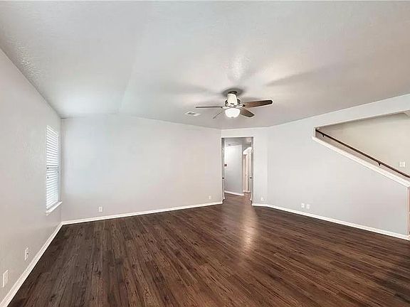 3rd image of 749 Great Oaks Dr