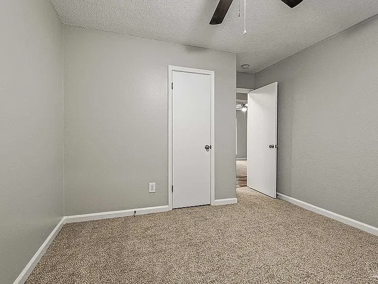 7056 Santa Barbara St — Photo 20