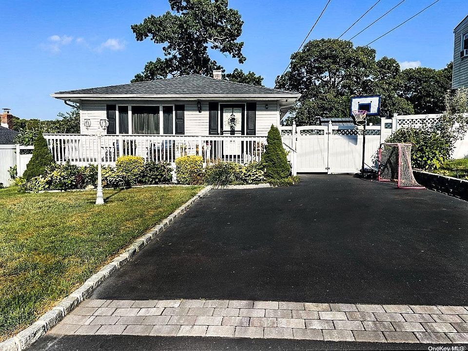 1st image of 69 Adirondack Drive