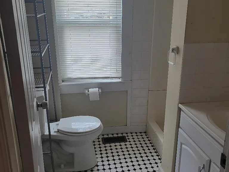 10 Winsor St #1 — Photo 7
