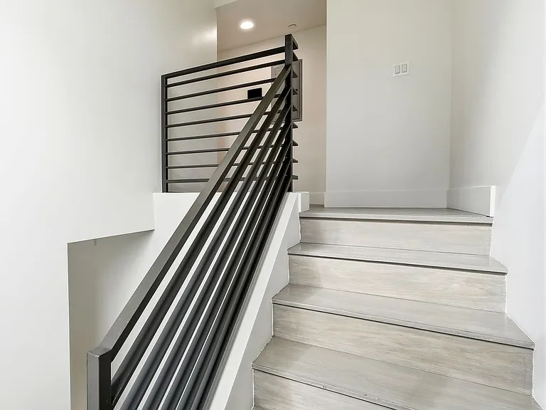 11305 Moorpark St — Photo 35