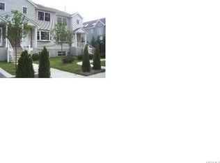 25 Nautilus Pl #C, New Rochelle, NY 10805