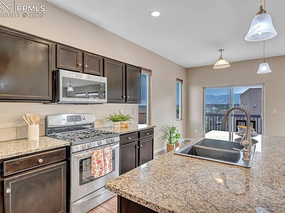 5th image of 861 Circle Rd