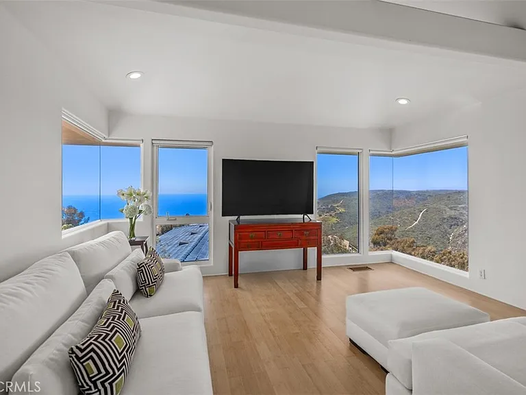 1415 Skyline Dr — Photo 13