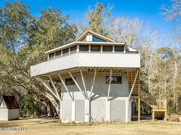 7417 Bluff Point Rd, Gautier, MS 39553