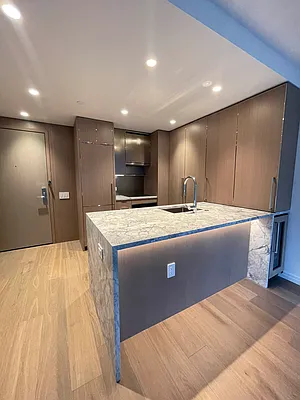 Rented by E Realty International Corp | media 71