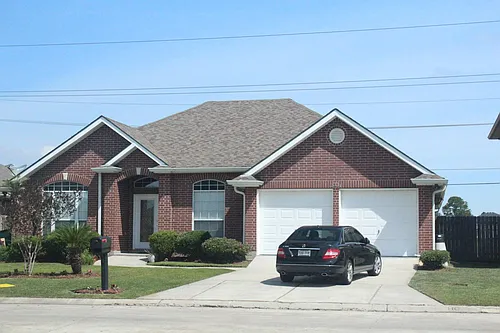 N Village Green St Photo 1