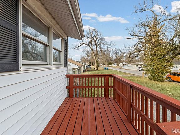 3rd image of 11891 Bridgevale Ave