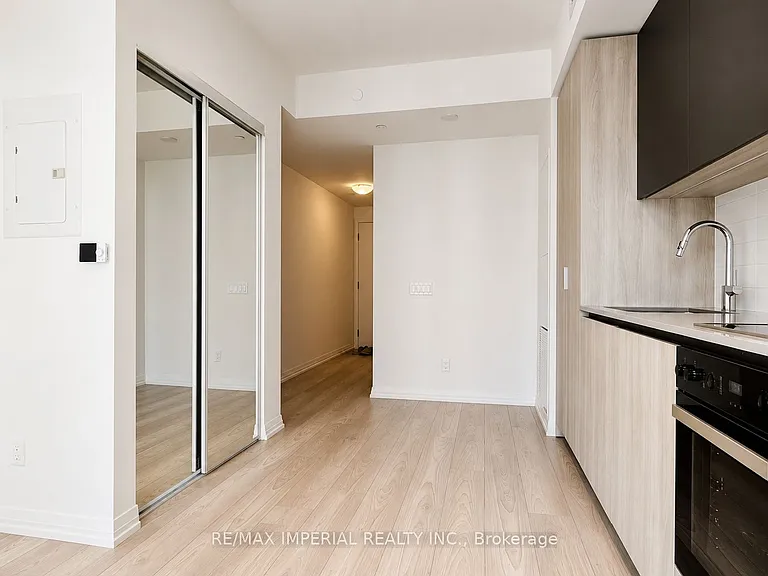 400 King St W #1716 — Photo 8