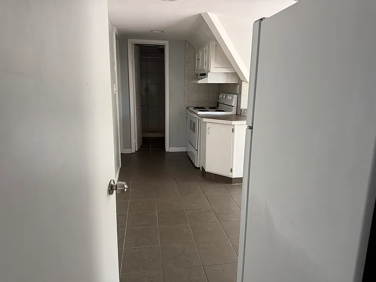 364 Alexander St — Photo 1