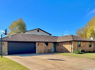 542 Sunset Dr, Watonga, OK 73772