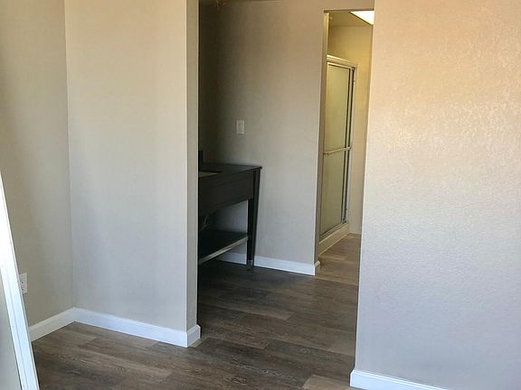 3rd image of 4421 Clairemont Dr