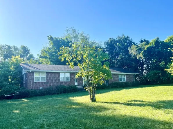 1313 Mountain View Dr, Cookeville, TN 38506