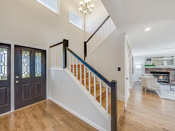 4th image of 33 La Crosse Dr