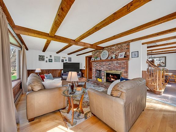 2nd image of 10 Cote St