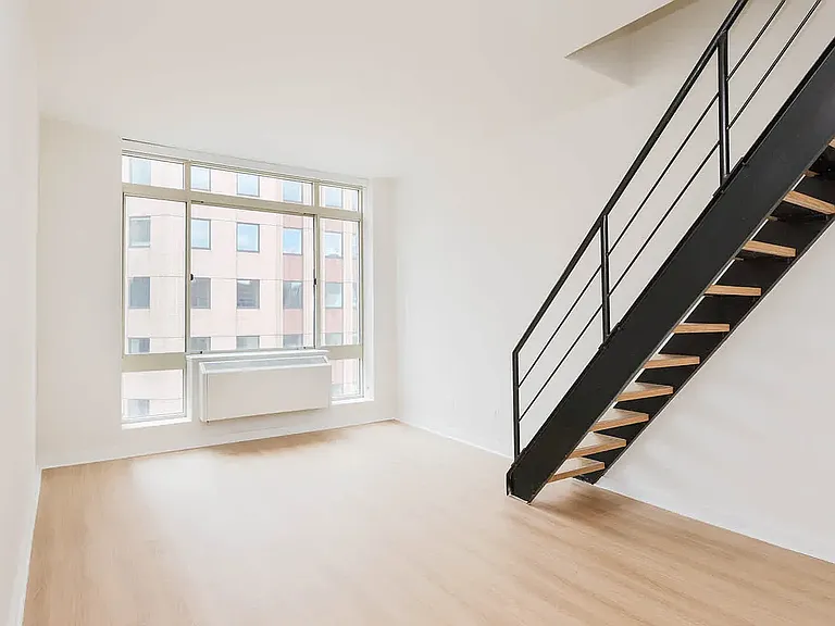 305 W 50th St #4A — Photo 2