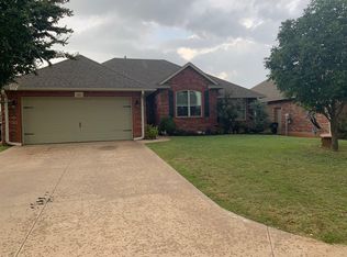 421 Clear View Dr, Washington, OK 73093