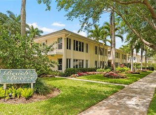 290 4th St S, Naples, FL 34102
