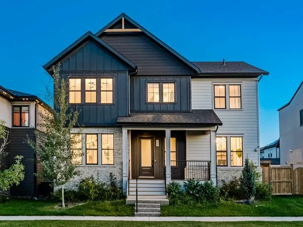 19 N Bluerock Ave SW, Calgary, AB T2Y 0R6