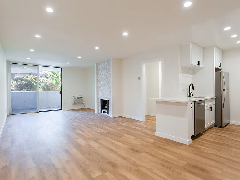 West Knoll Plaza Apartments — Photo 31