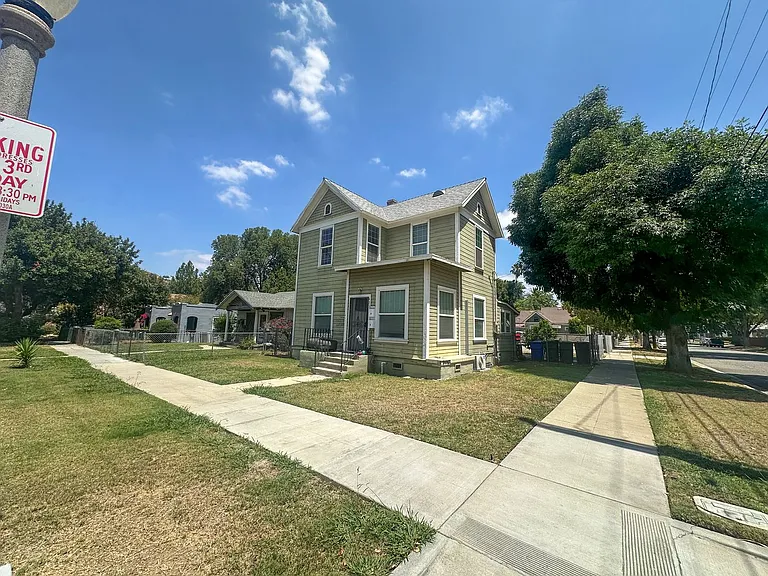3405 10th St — Photo 5