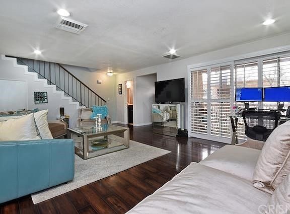 5th image of 17131 Roscoe Blvd Unit 5