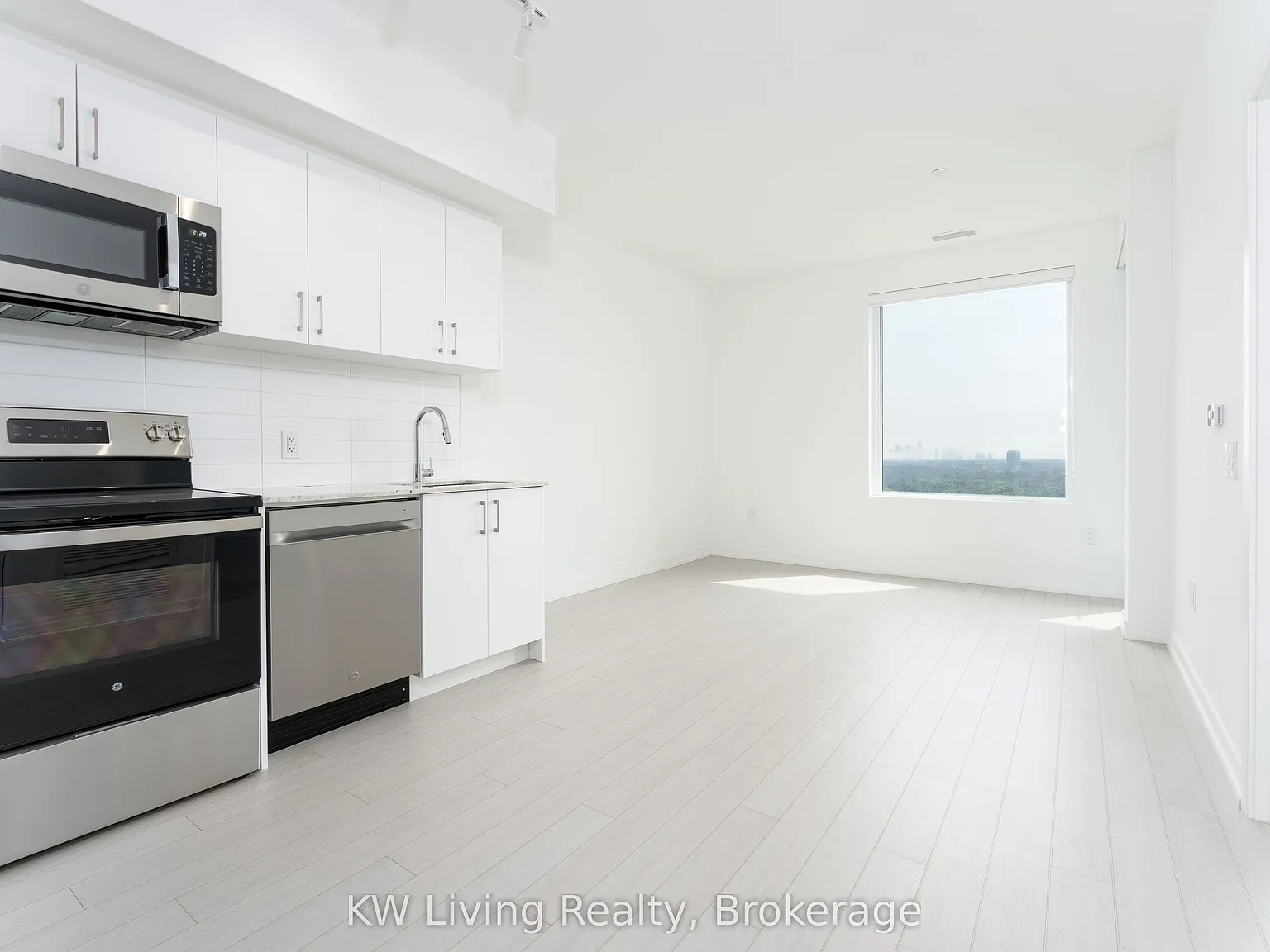 Notting Hill Condominiums — Photo 3