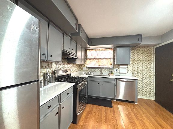 3rd image of 495 McHenry Rd APT 1B