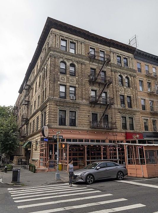2nd image of 170 W 85th St APT 1EF