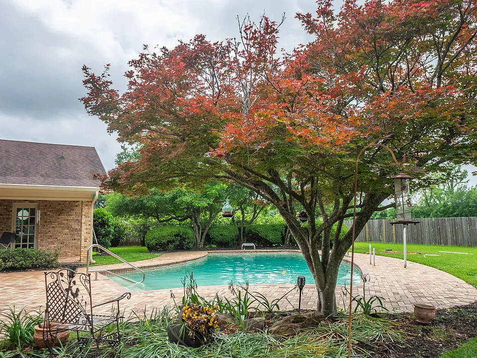 2407 Benton Rd