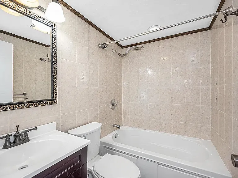 95 E Broadway St #10 — Photo 9
