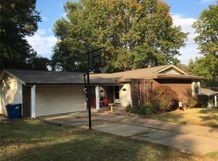 487 Ballwood Dr, Ballwin, MO