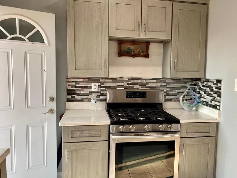342 Mott Ave — Photo 1