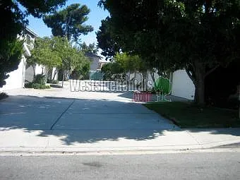 3 bed, 2.5 bath, 1600 sqft, $6,300 — Photo 3
