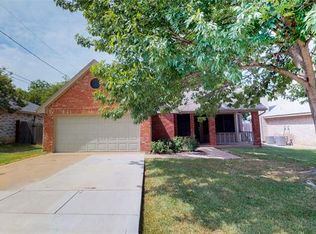 821 Meadowdale Rd, Arlington, TX 76017