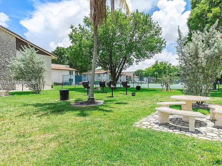 124 S Laurel Dr #505 — Photo 15