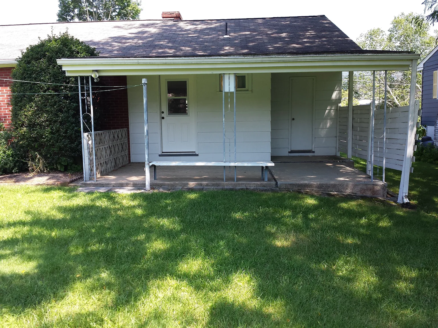 836 E High St photo 1