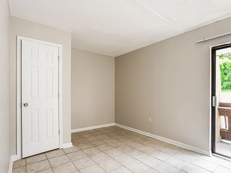 Ridge Terrace Apartments — Photo 11