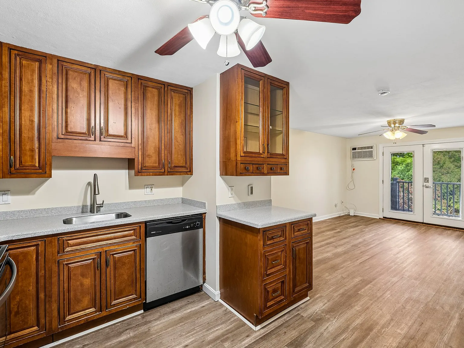 Windjammer Apartment Homes — Photo 4