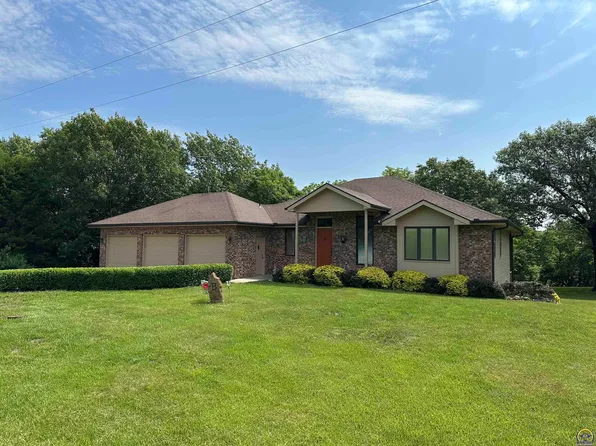 6948 Ottawa Ct, Ozawkie, KS 66070
