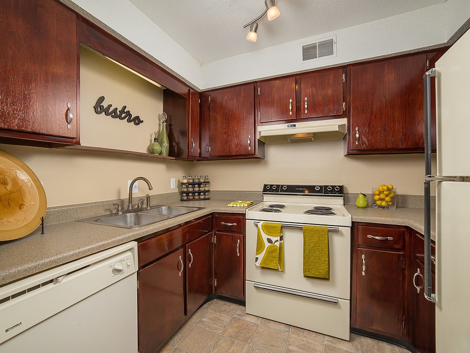 1st image of 2404 Scarlett Oak Ct